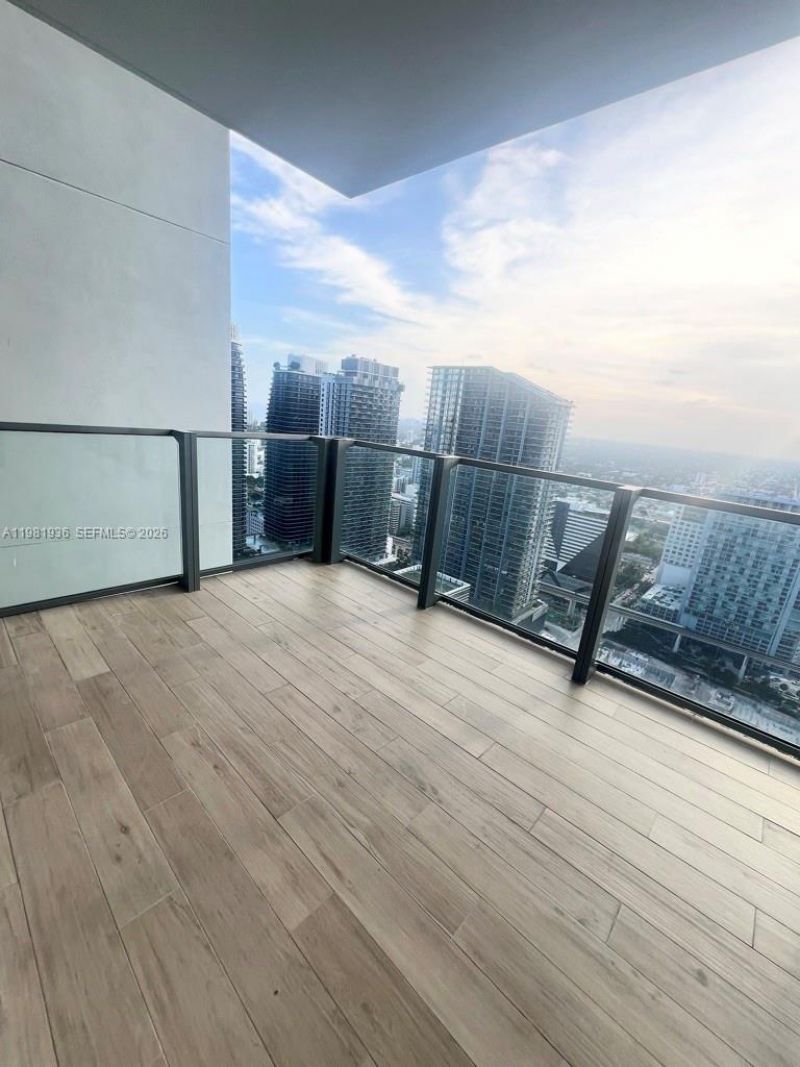 68 SE 6 , Unit 3510, Miami, FL 33131 Photo