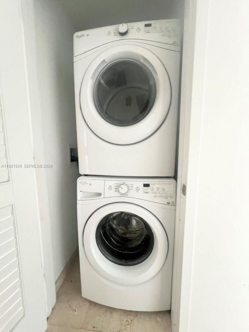 68 SE 6 , Unit 3510, Miami, FL 33131 Photo