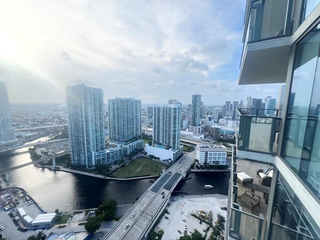 68 SE 6 , Unit 3510, Miami, FL 33131 Photo
