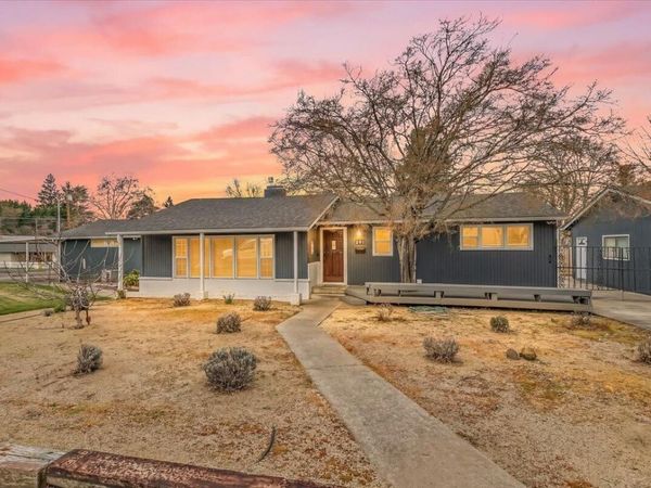 201 N Keene Way Drive, Medford, OR 97504