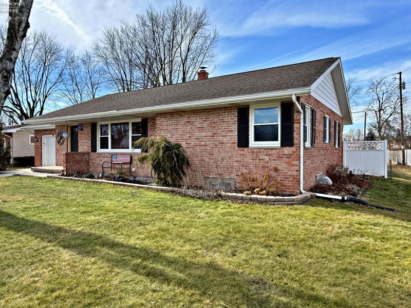 65 Elmwood Street, Tiffin, OH 44883 Photo 3