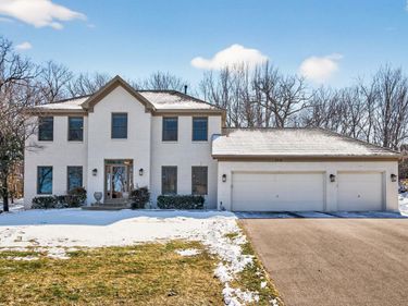 2536 Bridle Creek Trail, Chanhassen, MN 55317