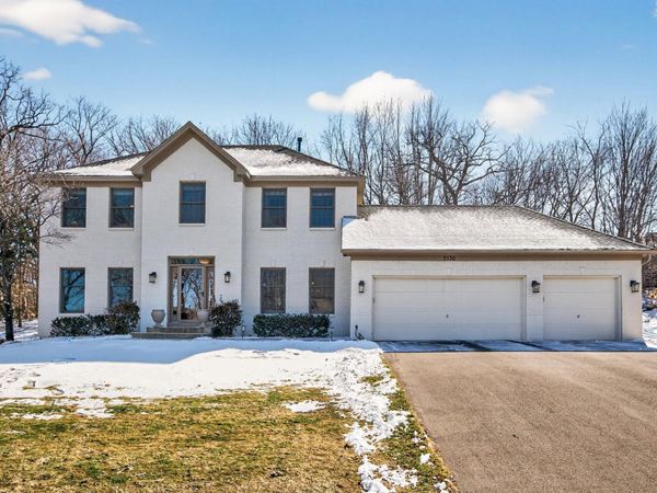 2536 Bridle Creek Trail, Chanhassen, MN 55317