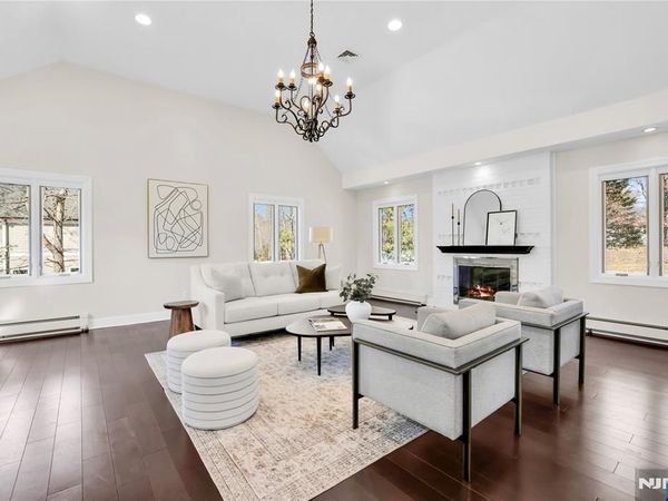 15 Candlestick Lane, Upper Saddle River, NJ 07458