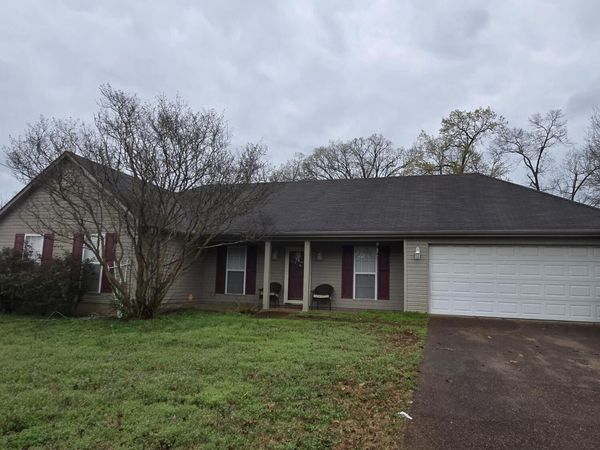 160 Forest Pointe Drive , Jackson, TN 38305