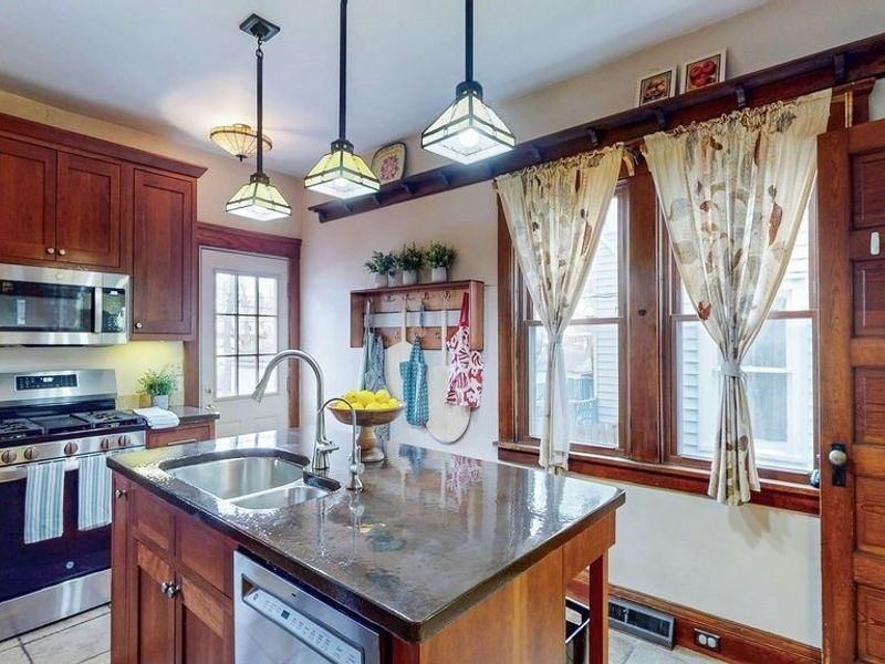 2190 Grandview Avenue , Cleveland Heights, OH 44106 Photo 16