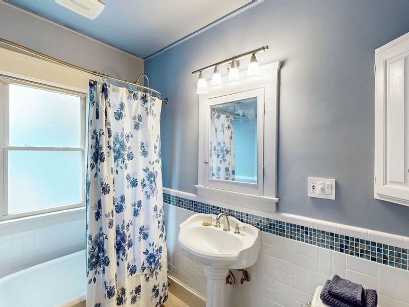 2190 Grandview Avenue , Cleveland Heights, OH 44106 Photo 27