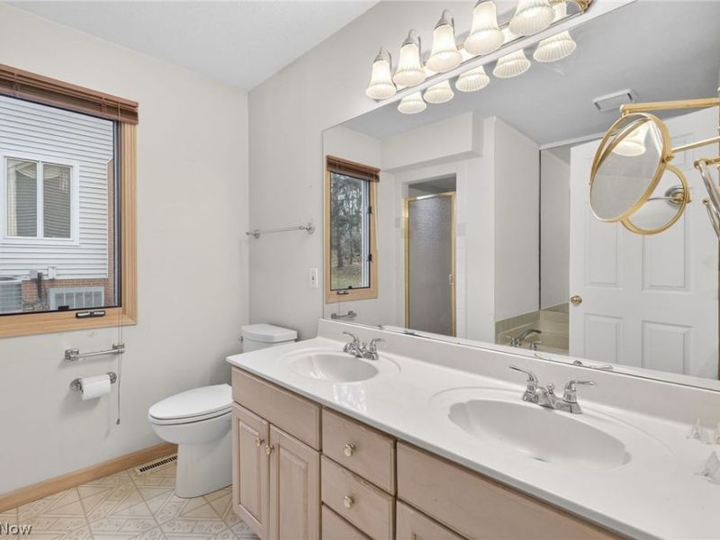 6284 S Applecross Road, Highland Heights, OH 44143 Photo 28