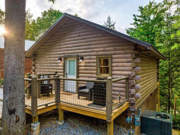 1637 Misty Hollow Way, Gatlinburg, TN 37738