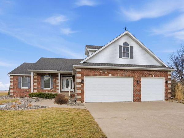 27018 Glynns Creek Court, Eldridge, IA 52748