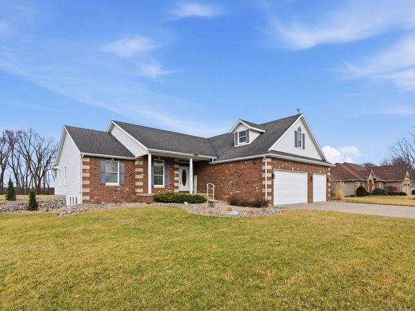 27018 Glynns Creek Court, Eldridge, IA 52748