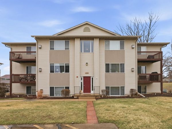 4188 Fairview Drive, Unit 2, Bettendorf, IA 52722