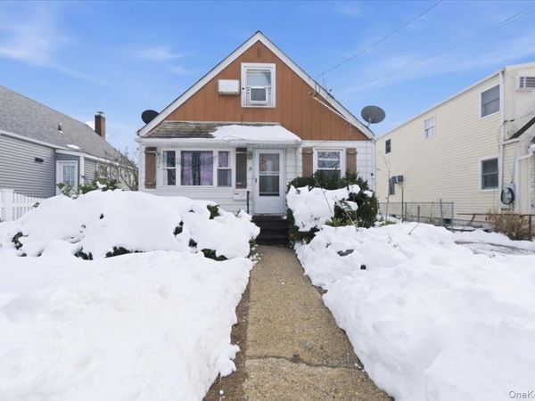 21 Oak Avenue , Inwood, NY 11096