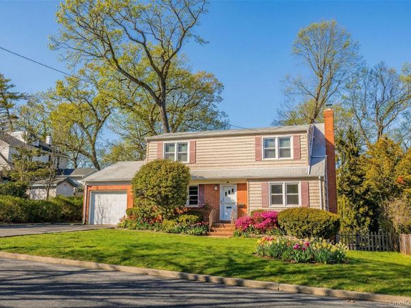 11 Delaware Avenue , Port Washington, NY 11050