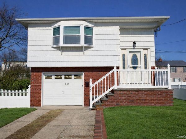 250 Wyona Avenue, Lindenhurst, NY 11757