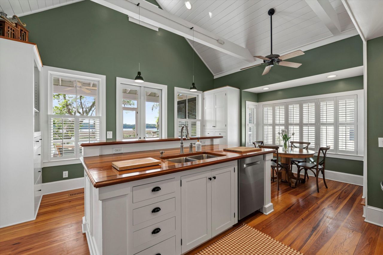 206 Marsh Pointe Drive Photo 8