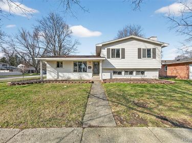 33144 Tall Oaks Street , Farmington, MI 48336