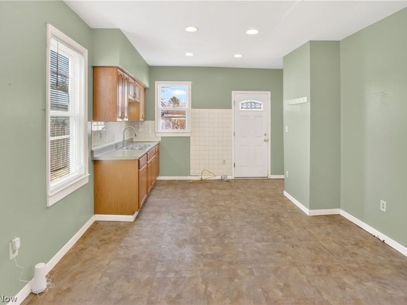 2010 Forestdale Avenue , Cleveland, OH 44109 Photo 5