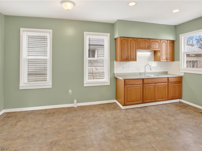 2010 Forestdale Avenue , Cleveland, OH 44109 Photo 6