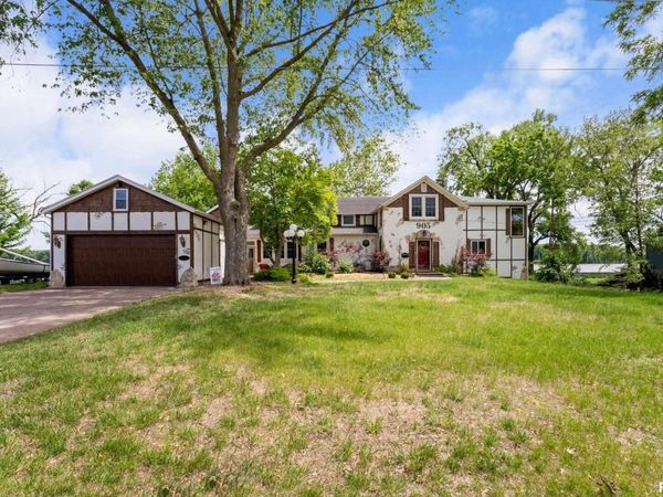 905 1ST Street, Camanche, IA 52730