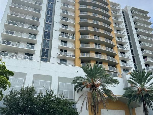 900 SW 8th St , Unit 604, Miami, FL 33130