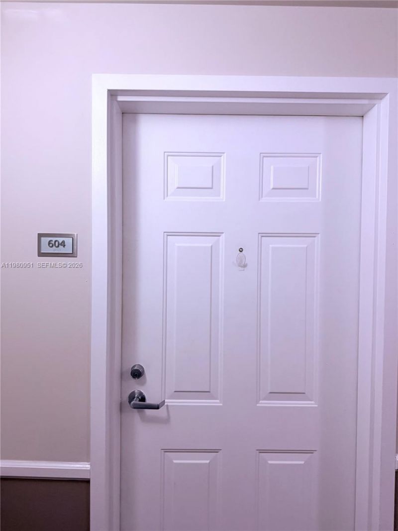 900 SW 8th St , Unit 604, Miami, FL 33130 Photo