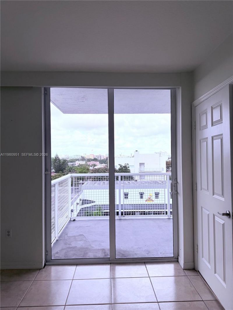 900 SW 8th St , Unit 604, Miami, FL 33130 Photo