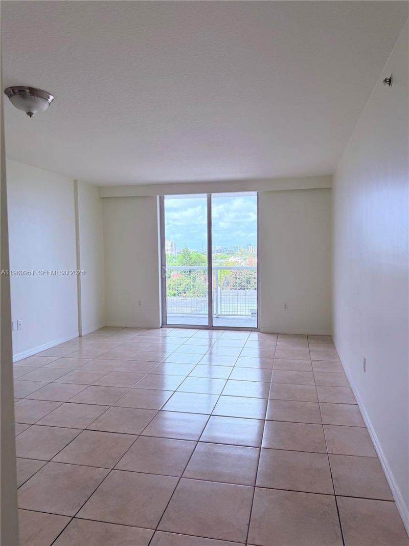 900 SW 8th St , Unit 604, Miami, FL 33130 Photo