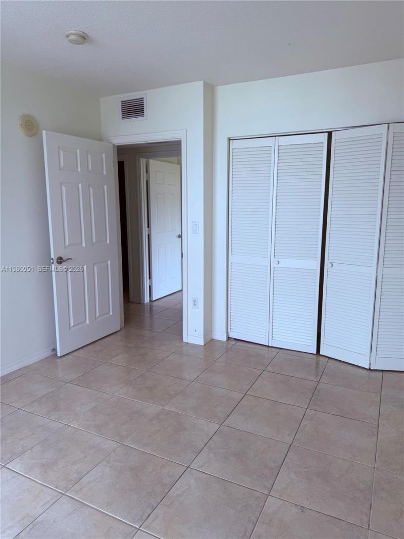 900 SW 8th St , Unit 604, Miami, FL 33130 Photo