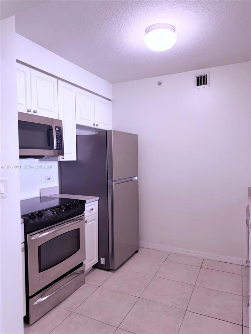 900 SW 8th St , Unit 604, Miami, FL 33130 Photo