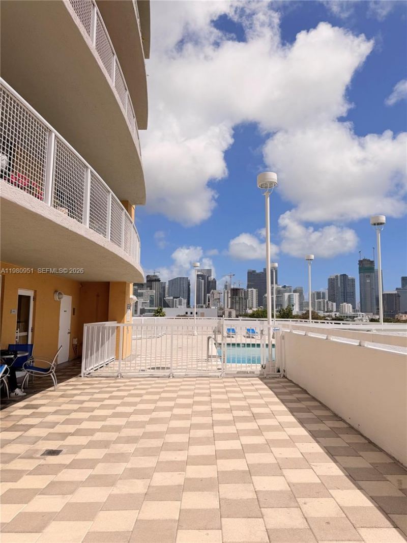 900 SW 8th St , Unit 604, Miami, FL 33130 Photo