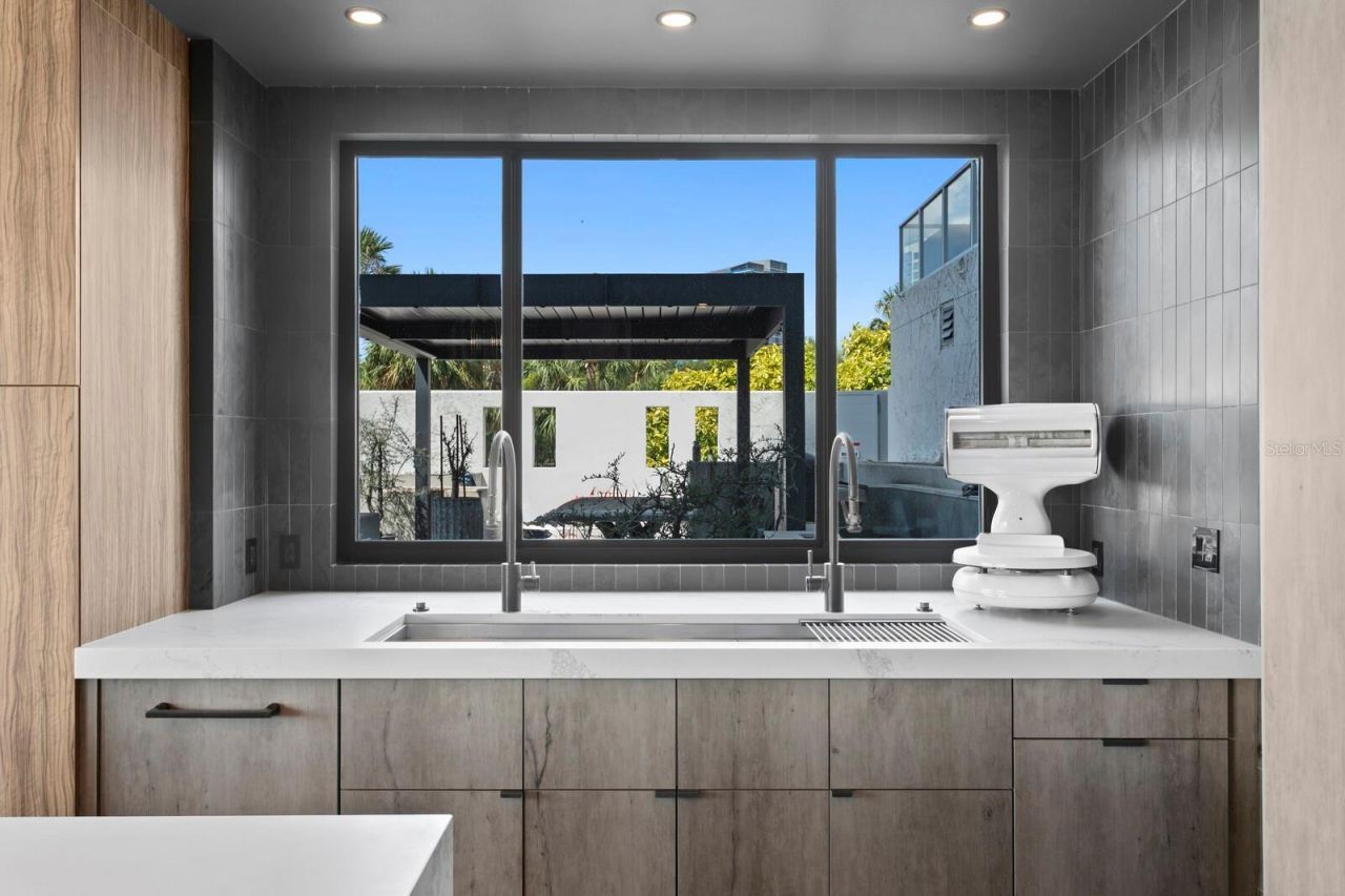 2619 Bayshore Boulevard, Unit 200, Tampa, FL 33629 Photo