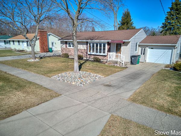 2250 Columbus Avenue, Norton Shores, MI 49441
