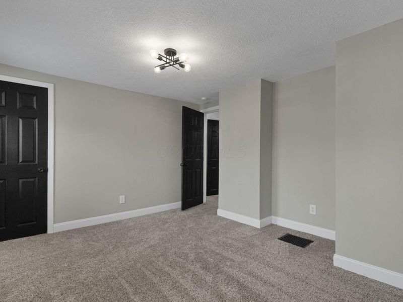 258 Wrexham Avenue , Columbus, OH 43223 Photo 25