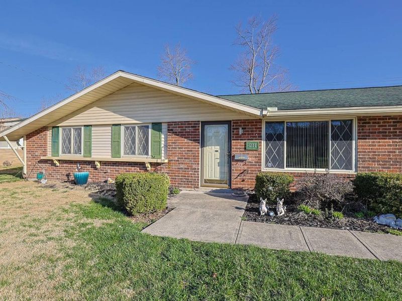 211 Katy Lane, Englewood, OH 45322 Photo 2