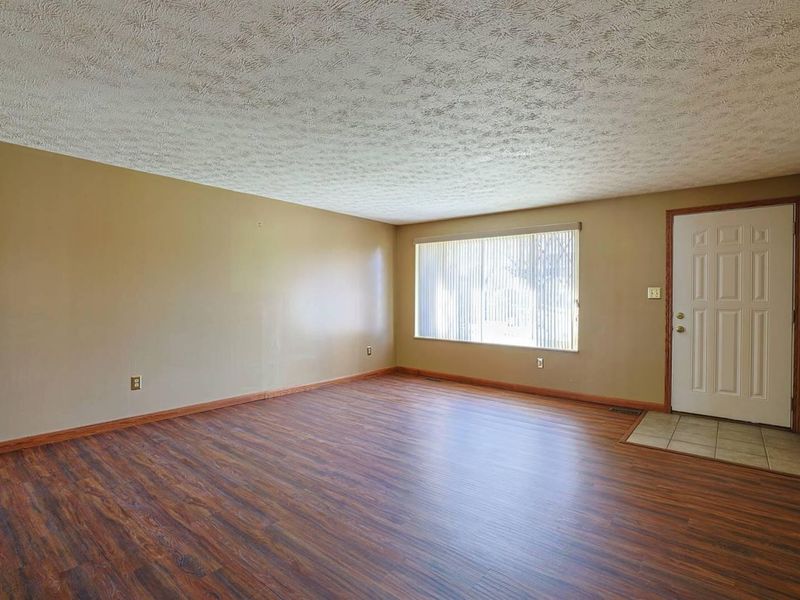 211 Katy Lane, Englewood, OH 45322 Photo 3