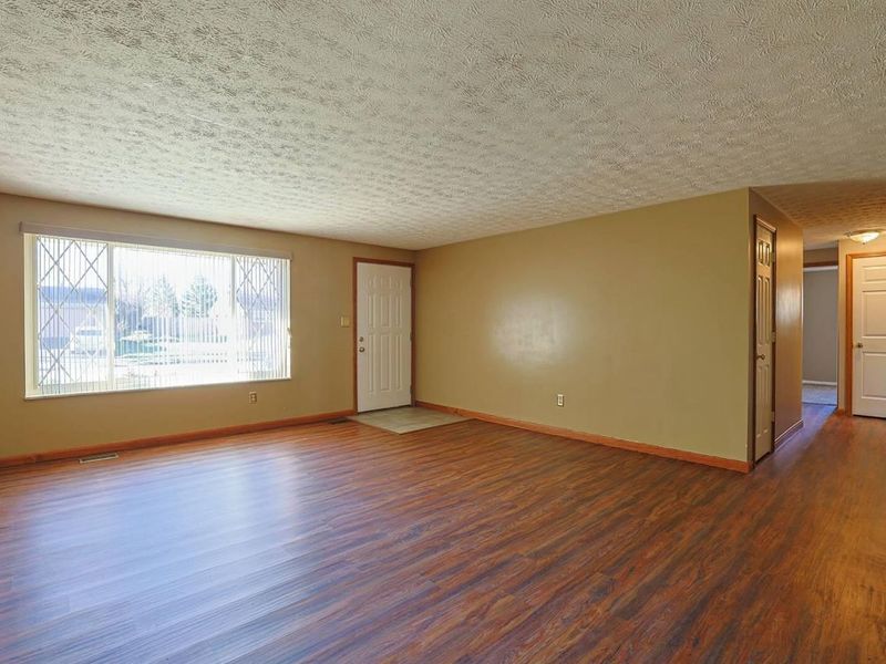 211 Katy Lane, Englewood, OH 45322 Photo 4