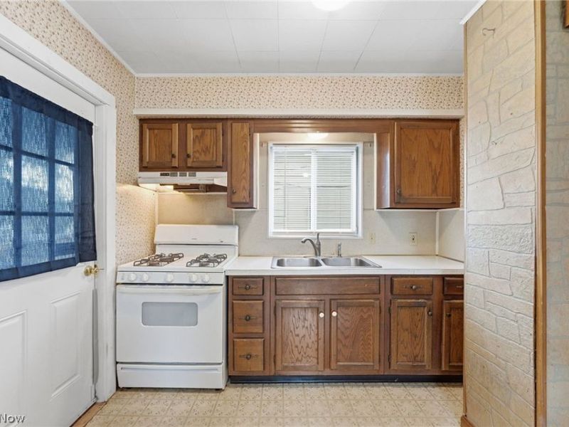 1887 Ritzman Court , Akron, OH 44314 Photo 12