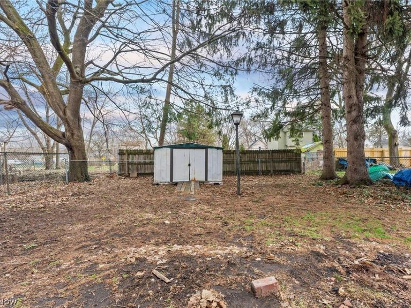 1887 Ritzman Court , Akron, OH 44314 Photo 24