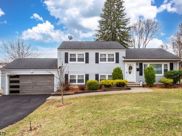 64 Pine St, Newton, NJ 07860