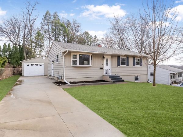 2627 Westwood Place, Davenport, IA 52804