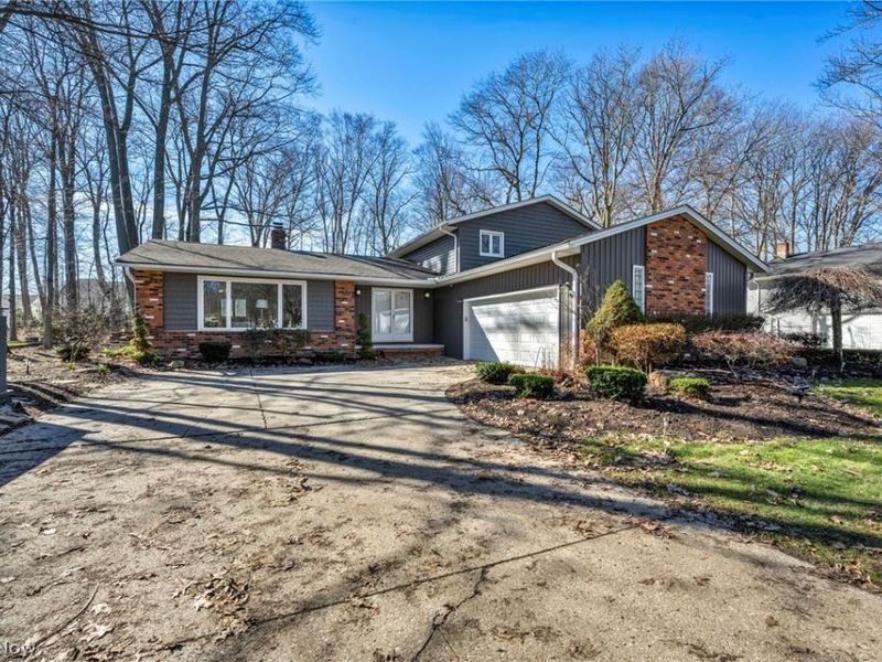 6458 Foxboro Drive, Mayfield Village, OH 44143 Photo 2