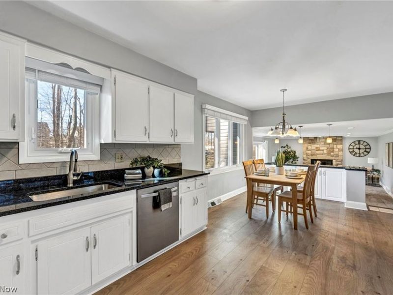 6458 Foxboro Drive, Mayfield Village, OH 44143 Photo 5