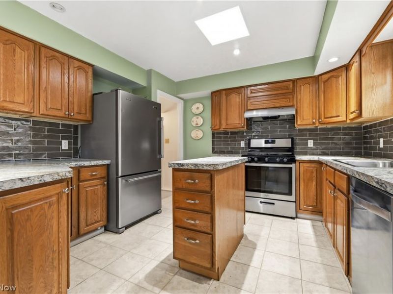 17382 W 130th Street , Strongsville, OH 44136 Photo 10