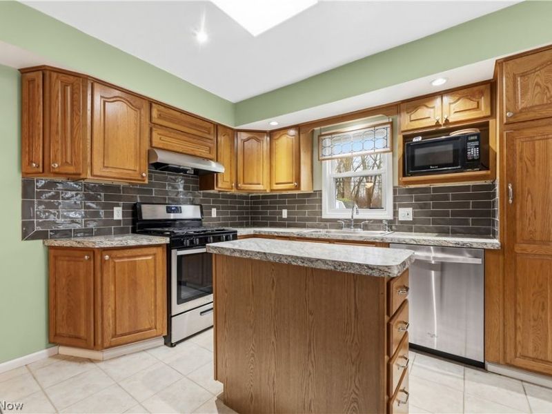 17382 W 130th Street , Strongsville, OH 44136 Photo 11