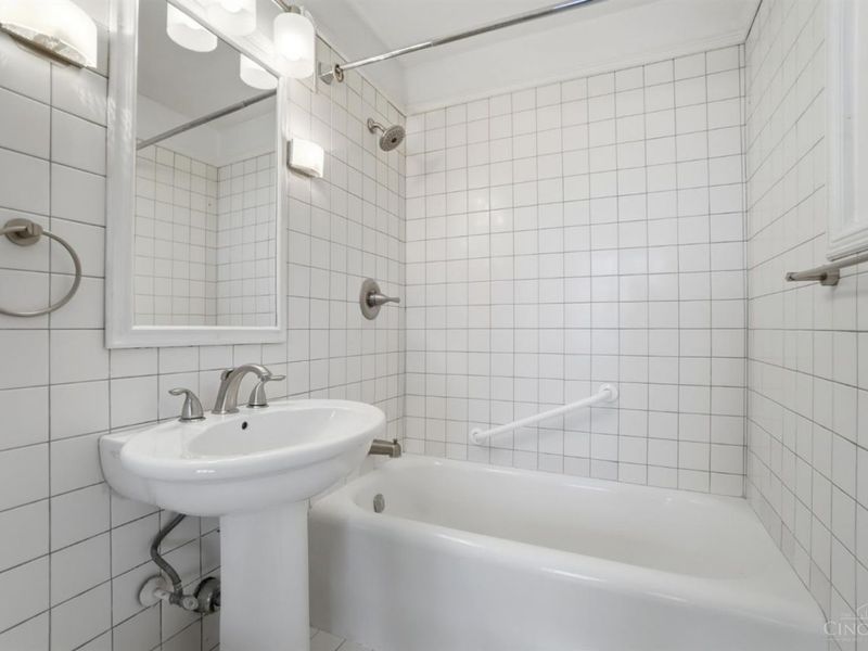 3900 Rose Hill Avenue, Unit 201A, Cincinnati, OH 45229 Photo 38