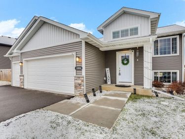 1004 Triumph Trail NE, Isanti, MN 55040