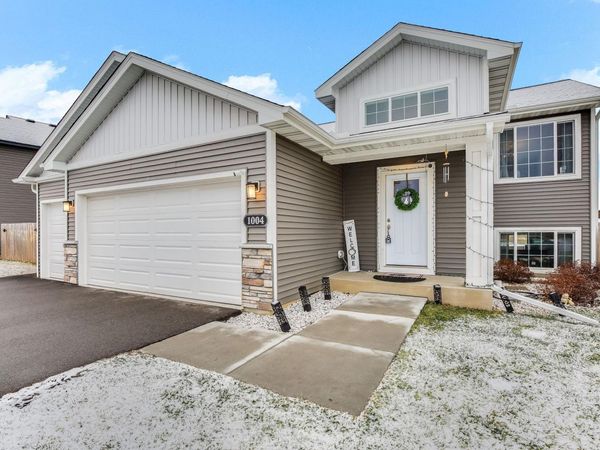 1004 Triumph Trail NE, Isanti, MN 55040