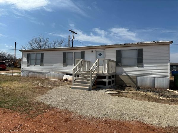 1109 Market Street , Tye, TX 79563