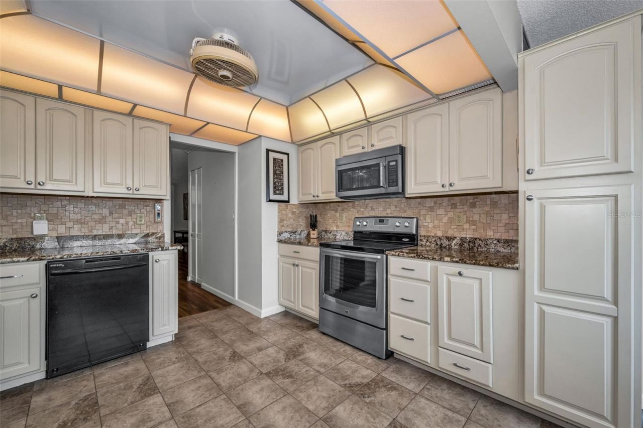 4915 Bay Street Ne, Unit 327, Saint Petersburg, FL 33703 Photo